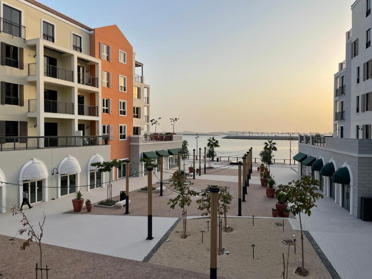 Ultimate Stay - 4 Beds - La Mer - Sunset Marina View Dubaj Kültér fotó